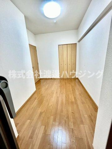 ディアステージ江坂G-TOWERの洋室