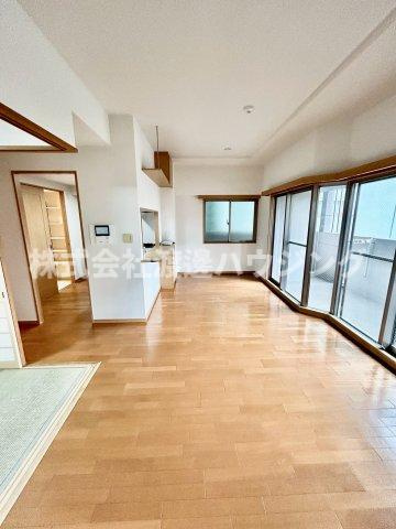 ディアステージ江坂G-TOWERの居間・リビング