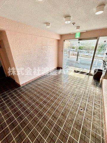 テラジハイツIII号館のエントランス