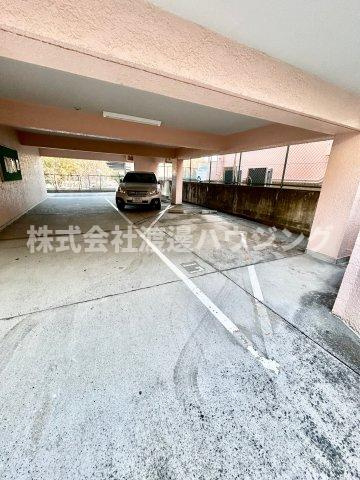 テラジハイツIII号館の駐車場