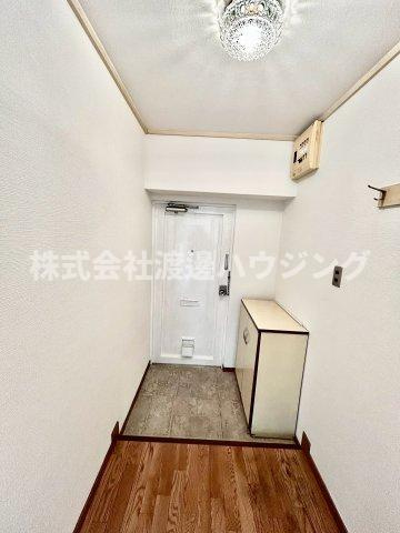 千里山アカシヤハイツの玄関