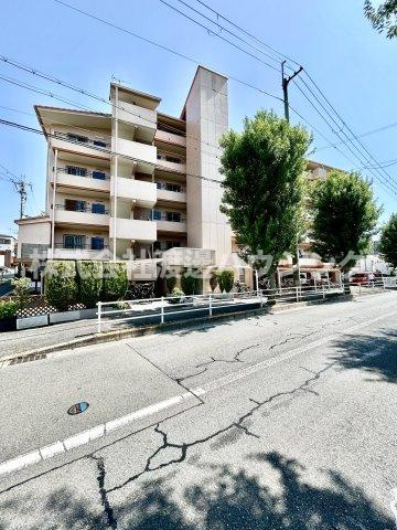 千里山アカシヤハイツの外観