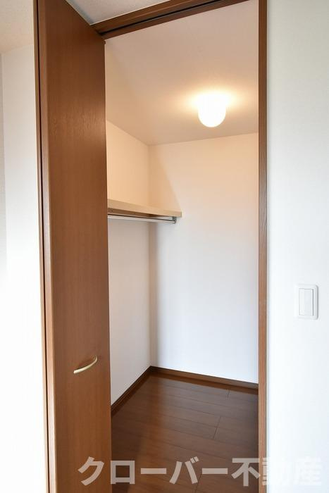 コーヨーハイツⅡ A棟の収納|ウォークインクローゼット