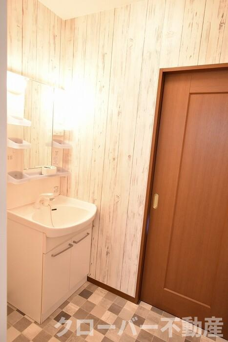 コーヨーハイツⅡ A棟の独立洗面台|洗面室