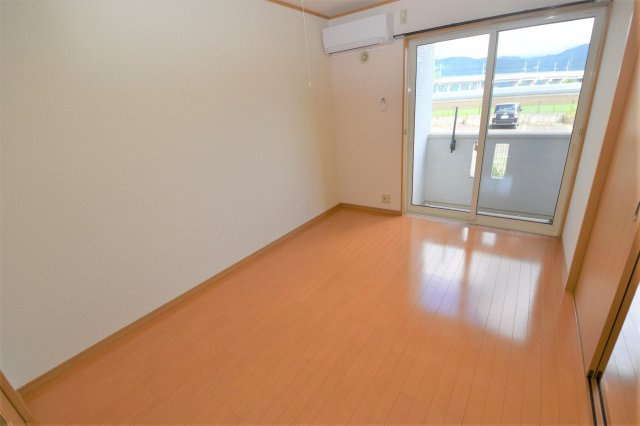 プレベールⅢ　ゾーナ・ヴェルデ（2棟）の洋室