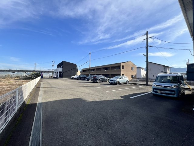 プレベールⅢ　ゾーナ・ヴェルデ（2棟）の駐車場