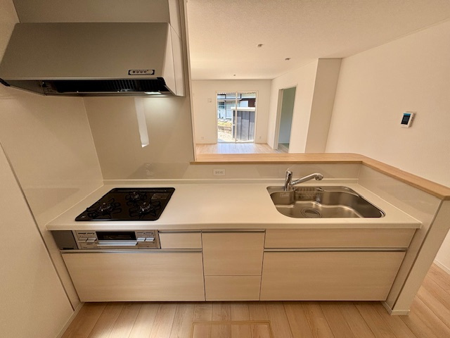 朝倉市甘木　第9　全3棟のキッチン|人口大理石のキッチンはお手入れ楽々です♪