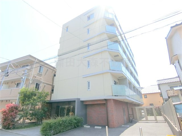 ロアール新蒲田の外観|2014年2月築　RC鉄筋コンクリート造地上6階建て総戸数29戸
東急多摩川線矢口渡駅最寄りの東京都大田区新蒲田3丁目、東急池上線蓮沼駅とJR京浜東北線蒲田駅も徒歩圏内の立地！