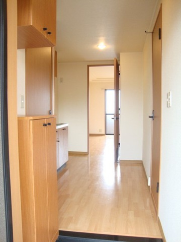 アンビションⅡの玄関|シューズボックス付きの玄関です☆