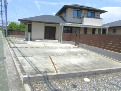 【駐車場】 | 【住友林業施工】甲斐市西八幡 | カースペースがあります