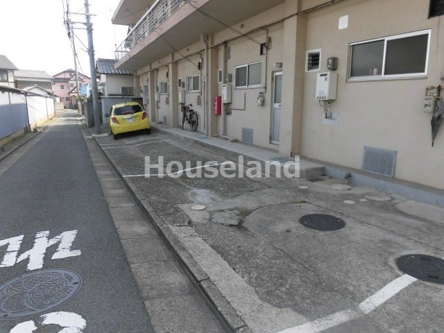 フェリースマンション秋月の駐車場