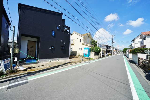 【横浜市保土ケ谷区新桜ケ丘2丁目20-6新築戸建て】★仲介手数料無料★（藤塚小学校・橘中学校）の前面道路含む現地写真