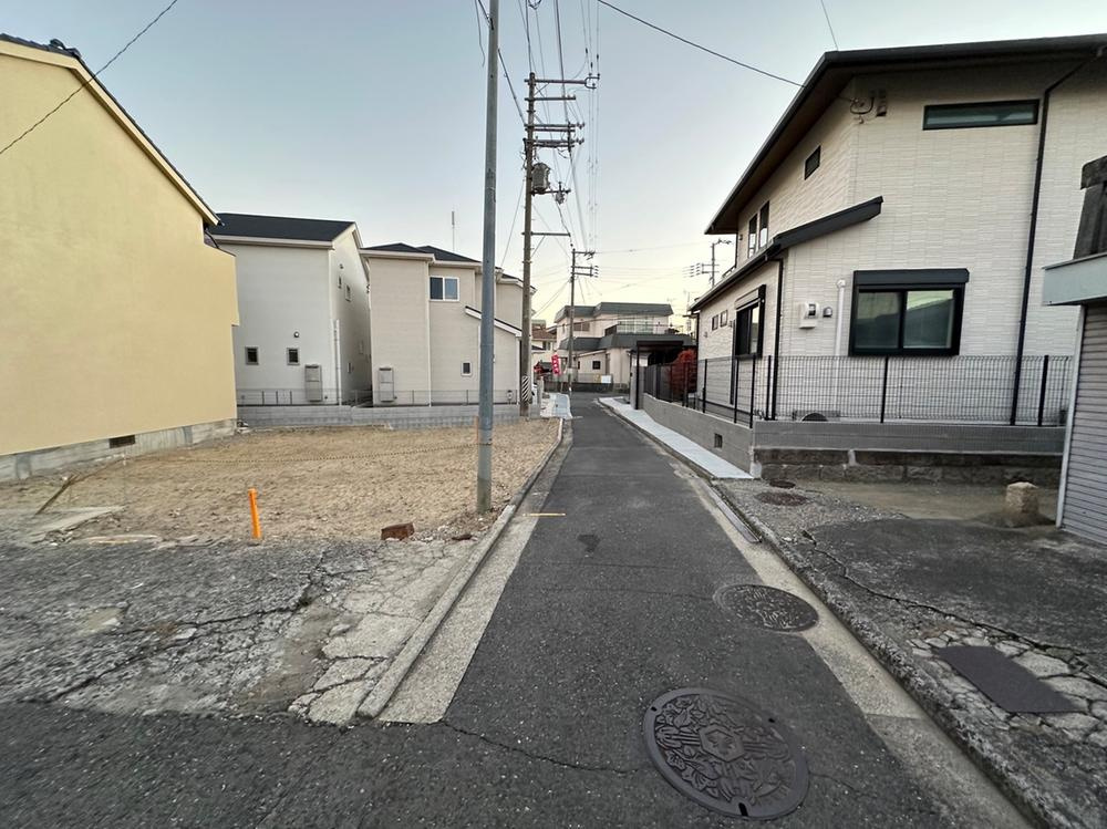 堺市西区北条町１丁の新築一戸建の前面道路含む現地写真