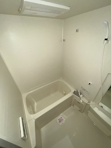 ナチュラル・カラーの洗面所