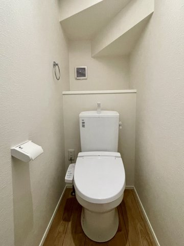 練馬区桜台2丁目　駅近×ZEH水準　車庫付デザイン住宅のトイレ