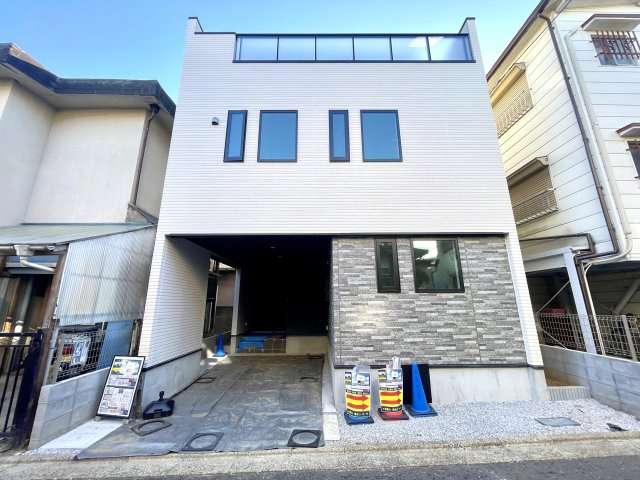 練馬区桜台2丁目　駅近×ZEH水準　車庫付デザイン住宅の外観