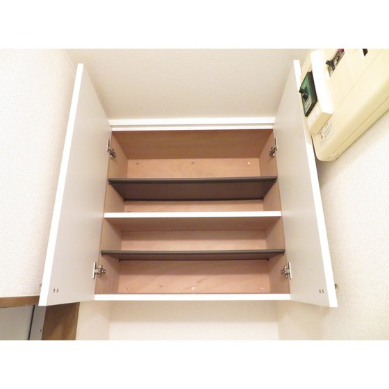 エステートピアＫの収納|玄関上部収納