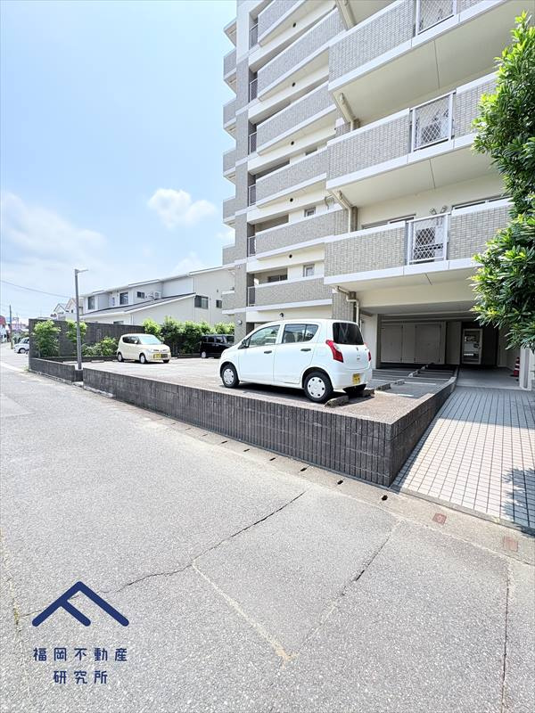 モントーレ春日スクエアの駐車場