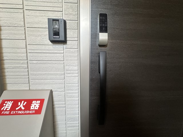 川崎市多摩区中野島２丁目のアパートの玄関