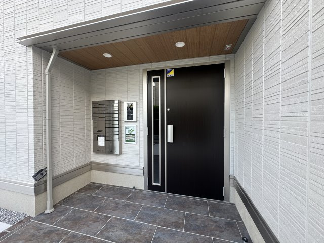 川崎市多摩区中野島２丁目のアパートのエントランス