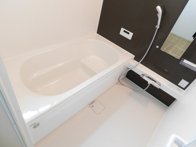 名古屋市中川区中須町字桜井の新築一戸建の浴室|◇浴室◇　　広い１坪サイズ・浴室暖房乾燥機・保温浴槽・ベンチ浴槽・滑り止め床・追い焚き・オートバス・バリアフリーバス