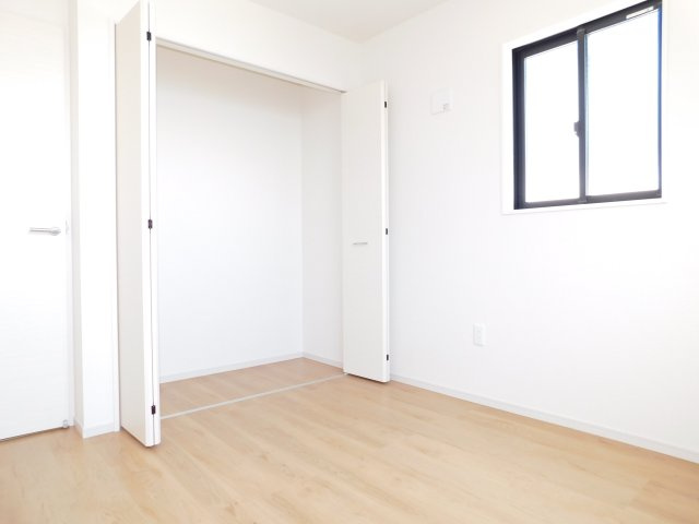 名古屋市中川区中須町字桜井の新築一戸建の和室|◇洋室◇　　明るい洋室５．０帖　　全居室収納完備！