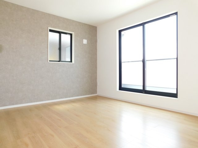 名古屋市中川区中須町字桜井の新築一戸建の洋室|◇洋室◇　　明るい洋室７．０帖　ウォークインクローゼット完備！　バルコニー付き♪　　