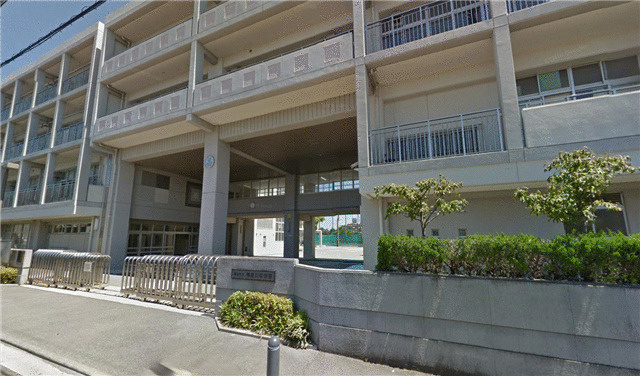 横浜市立神奈川中学校まで1041m