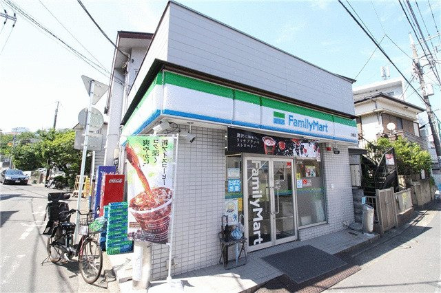 ファミリーマート白幡店まで511m