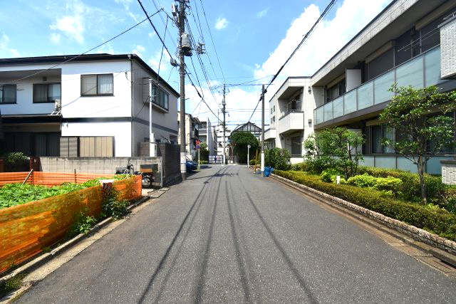 西荻北3丁目・売地の前面道路含む現地写真