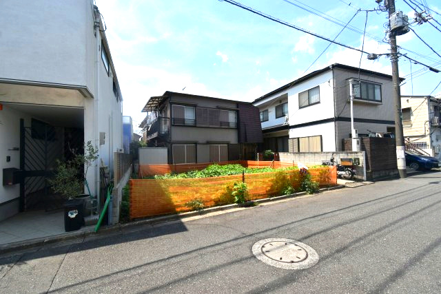 西荻北3丁目・売地の前面道路含む現地写真