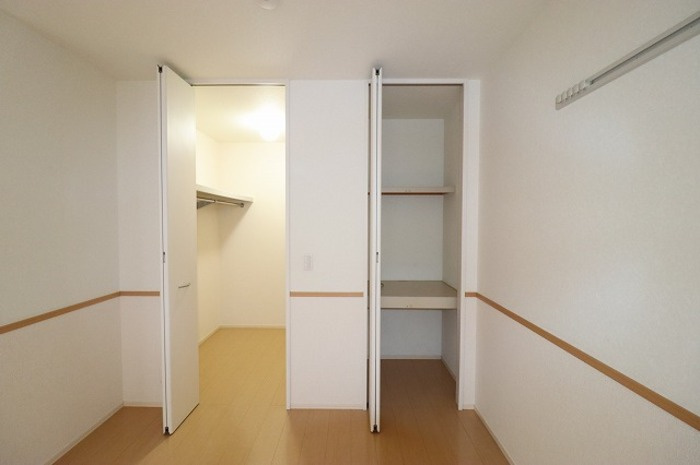 グランシャリオ Ｂの内装|ウォークインクローゼット＆物入れ