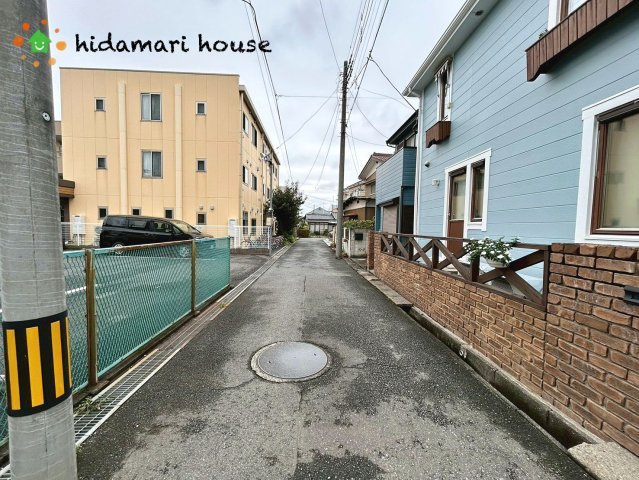 北区本郷町1期　新築戸建　リガーレ02の前面道路含む現地写真