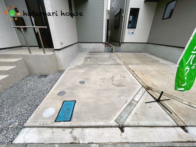 北区本郷町1期　新築戸建　リガーレ02の駐車場