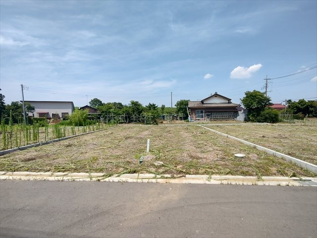 【前面道路含む現地写真】 | 川越市菅間　全７区画　C区画 | 建築条件なし