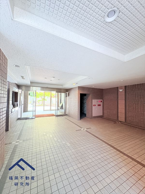 ロイヤルシャトー小笹のエントランス