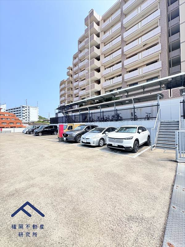 ロイヤルシャトー小笹の駐車場