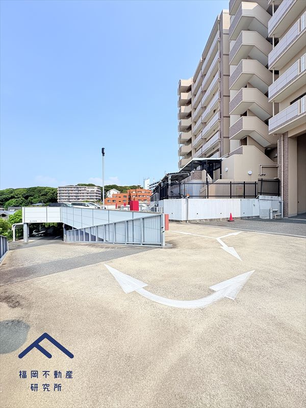 ロイヤルシャトー小笹の駐車場