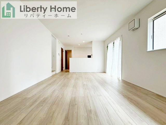 牛久市南7丁目第1期　新築戸建の前面道路含む現地写真