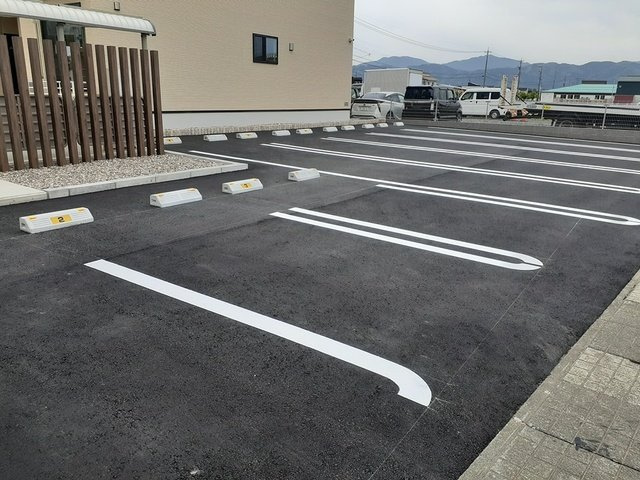 フロンティアの駐車場