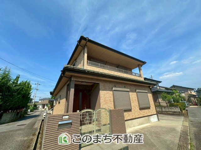栃木市城内町2丁目　中古戸建の外観|飽きのこないシンプルな外観と
閑静な住宅街は永住の地にピッタリです♪"

