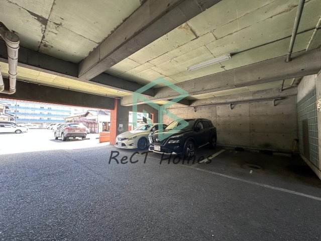 リッチウォーク佃町の駐車場