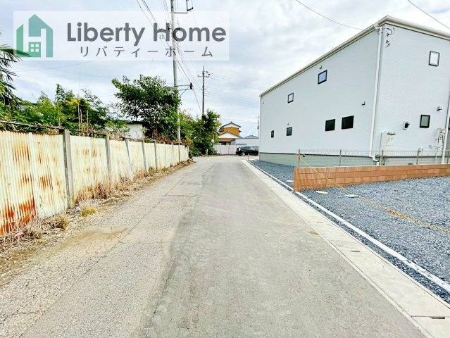 第1常総市向石下　新築戸建　1号棟の前面道路含む現地写真