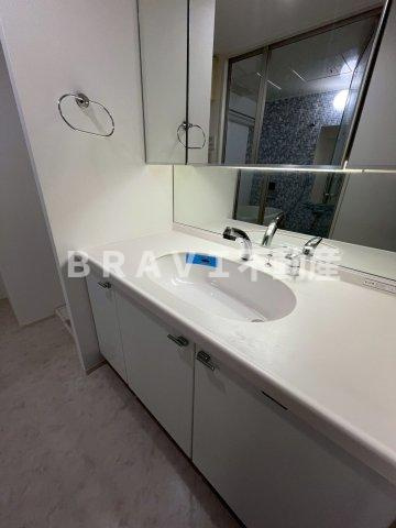 グランシス天満橋　BRAVI不動産の独立洗面台|【グランシス天満橋】朝の支度にも助かる、独立の洗髪洗面化粧台