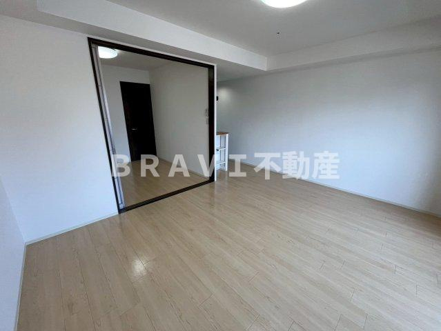 グランシス天満橋　BRAVI不動産の居間・リビング|【グランシス天満橋】ゆったり過ごせる居間です