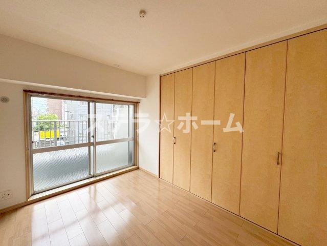 新大阪第1ダイヤモンドマンションの洋室|個人の部屋や寝室として使える洋室です