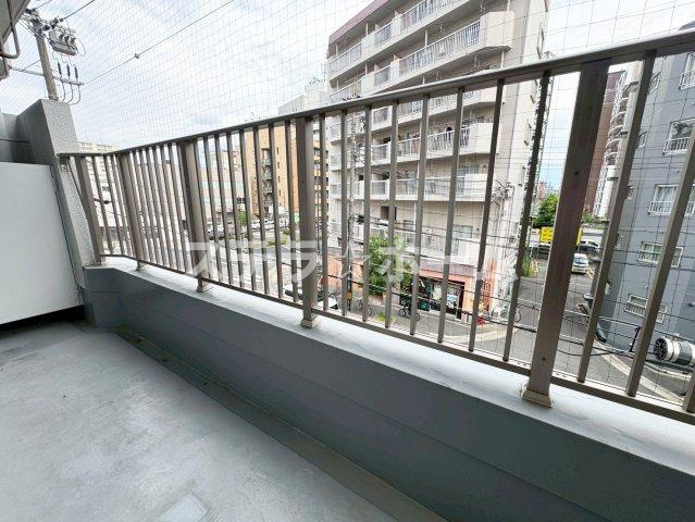 新大阪第1ダイヤモンドマンションのバルコニー|開放的で明るい空間を演出してくれるバルコニーです