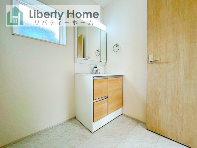 第1常総市向石下　新築戸建　2号棟の独立洗面台