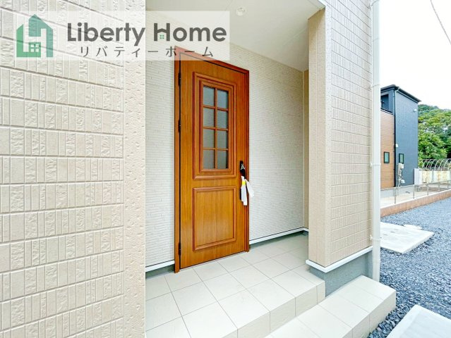 第1常総市向石下　新築戸建　2号棟のエントランス