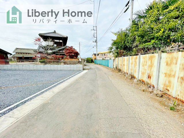 第1常総市向石下　新築戸建　2号棟の前面道路含む現地写真